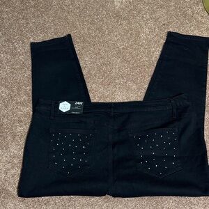 NWT Women's Sleek Black Skinny Jeans with Sparkly Rhinestones Back Pockets